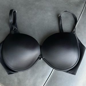 Victoria’s Secret Plunge Push Up Bra Black Size 36DD.